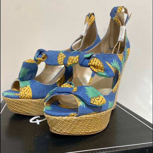 NIB! Clearance Pineapple blue dual strap wedges - Picture 6 of 7
